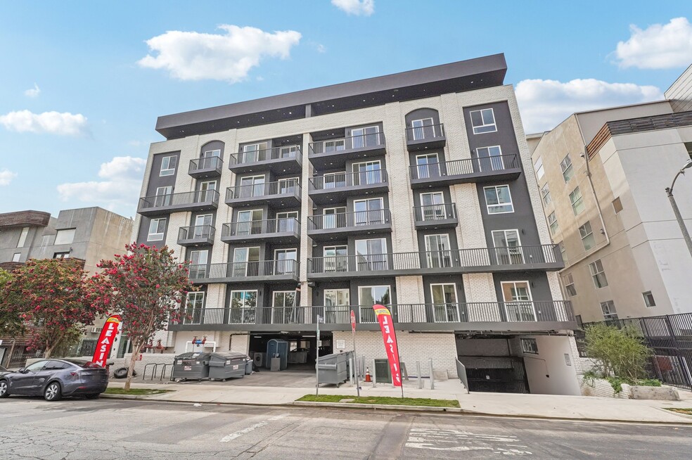 7050 Hawthorn – Coliving + Traditional Units
