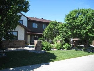 1728 35th St S, Fargo, ND 58103