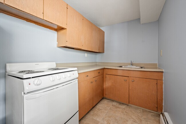 78 Orchard St unit 68, East Hartford, CT 06108 - photo 4
