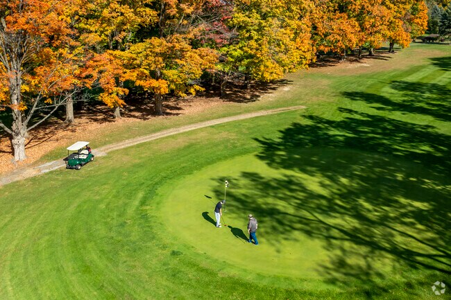 Creglow Heights residents can play golf on a few different courses.