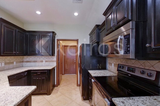 11733 SW 17th St, Yukon, OK 73099 - photo 6