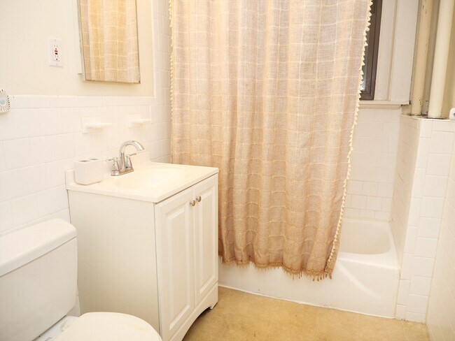 1370 Beacon St unit 4, Brookline, MA 02446 - photo 4