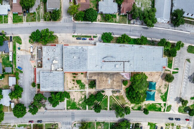 Franklin Elementary School has easy walking access from the surrounding neighborhood.