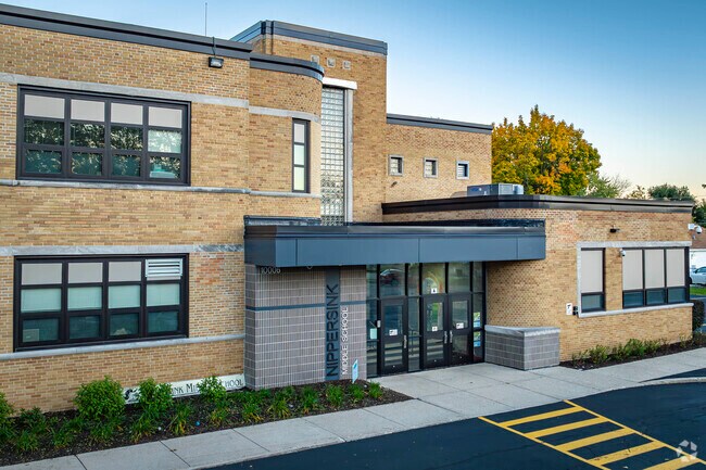 Nippersink Middle School enrolls students in the area.