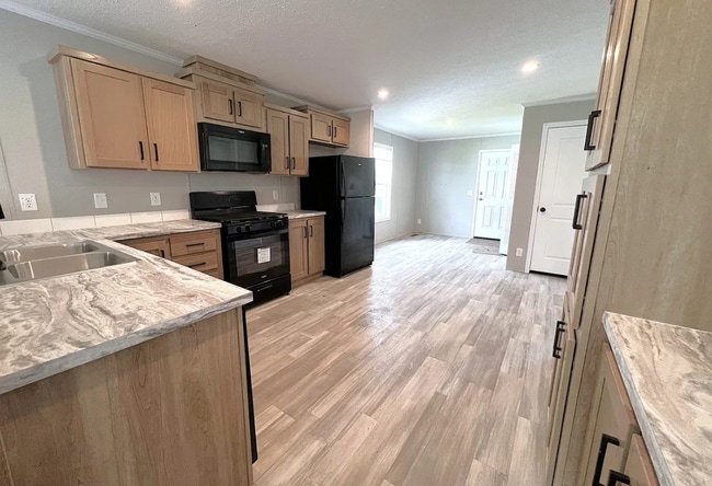 6588 N Hampshire Dr, Holly, MI 48442 - photo 2