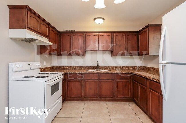 4359 E Lynne Ln, Phoenix, AZ 85042 - photo 6