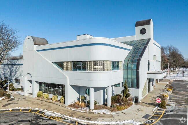 Join one of the many seasonal CrossFit programs or enroll your little one in a youth program at the Rockville Centre Recreation Center.