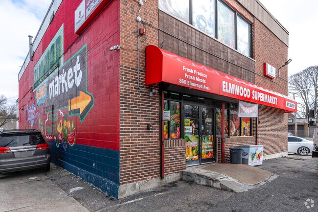 Elmwood Supermarket in Elmwood