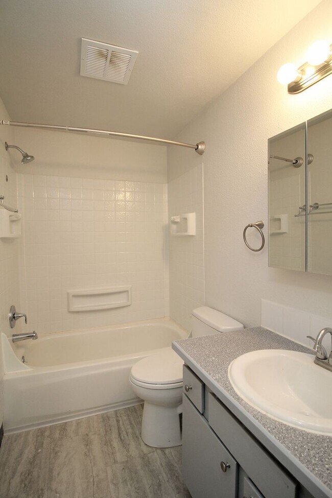 5704 SW Beaverton Hillsdale Hwy unit 8, Portland, OR 97221 - photo 6