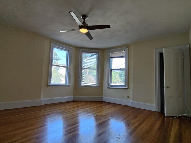234 Cypress St unit 1, Brookline, MA 02445 - photo 2