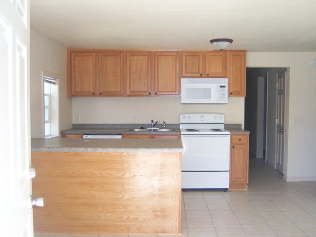 1014 Oxford Ave unit 1014.5 Oxford - 4 be, Eau Claire, WI 54703 - photo 3