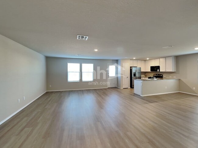 10515 Varmus Dr, Converse, TX 78109 - photo 4