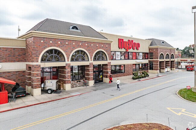 Firethorn residents can grab their groceries from the nearby Hy-Vee.