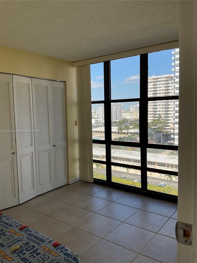 Avant Garde Condominiums unit 1108, Hallandale Beach, FL 33009 - photo 4