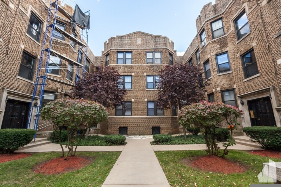 629 W Cornelia Ave unit 37-3W, Chicago, IL 60657 - photo 1