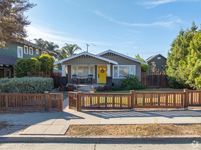 The housing in Hadley Hills is entirely single-family, with no inventory of townhomes or con