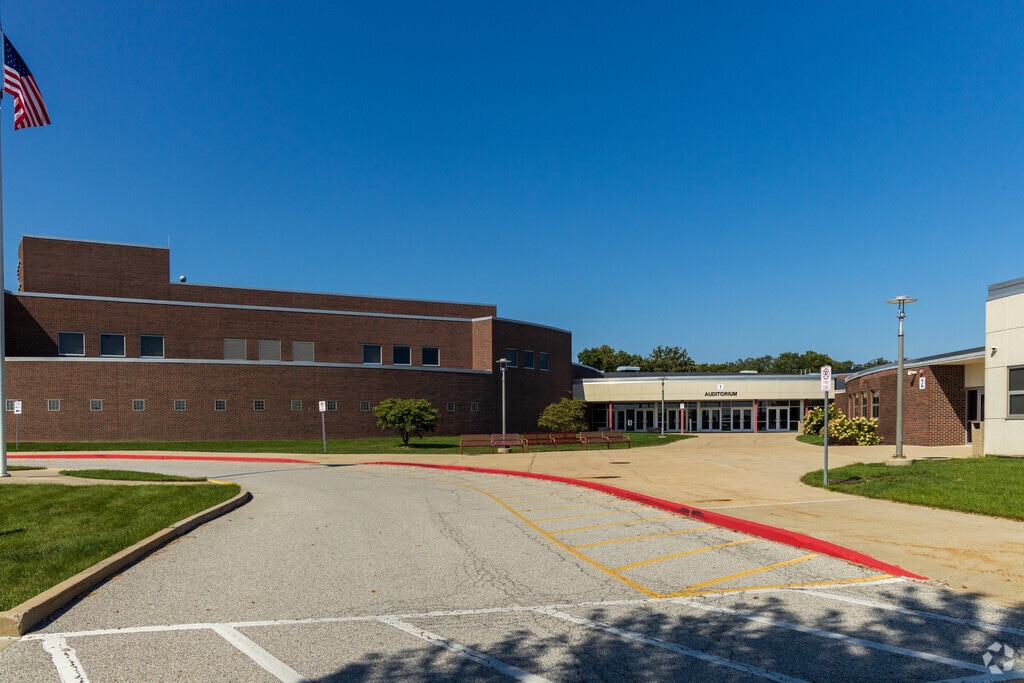 Lowell Senior High School provides education in the neighborhood of 
Lake County