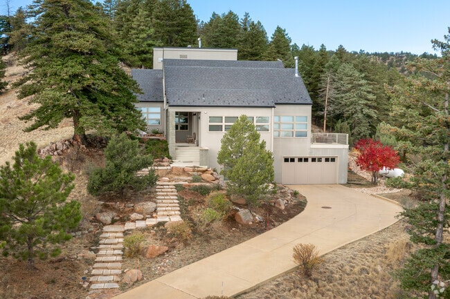 Architectural styles vary but tend to emphasize mountain-modern or rustic mountain designs.