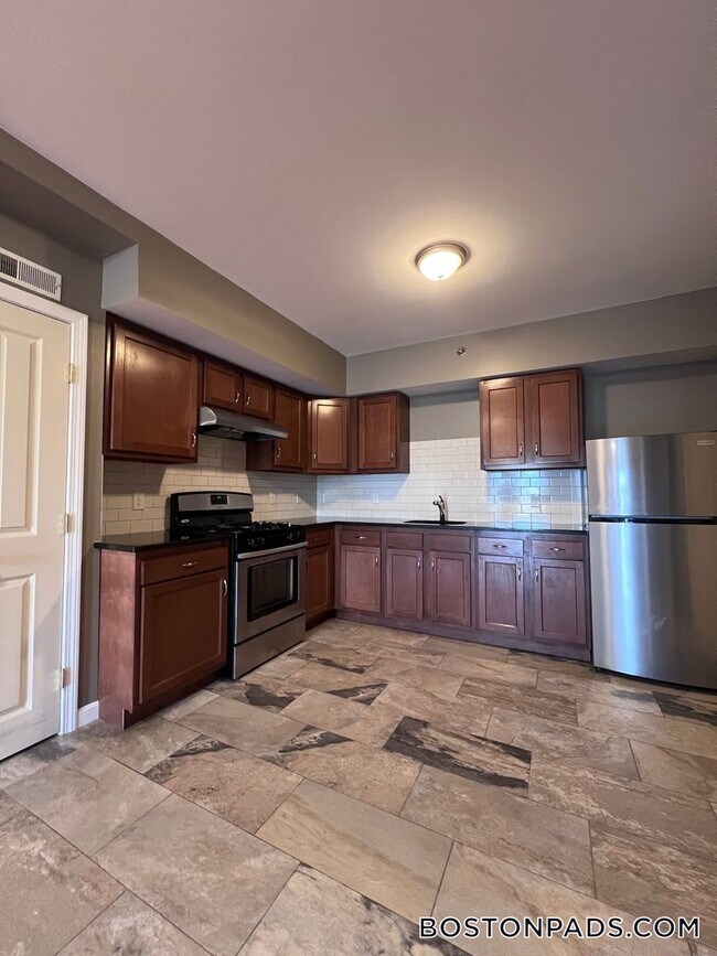 144 Stevens St unit 11, Lowell, MA 01851 - photo 3