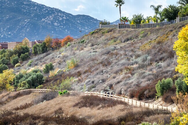 Explore the hiking trials throughout the Morgan Hill neighborhood.