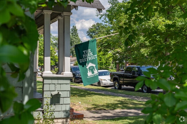 Saint Elmo Weracoba is in the heart of the Park District, a historically preserved neighborhood.