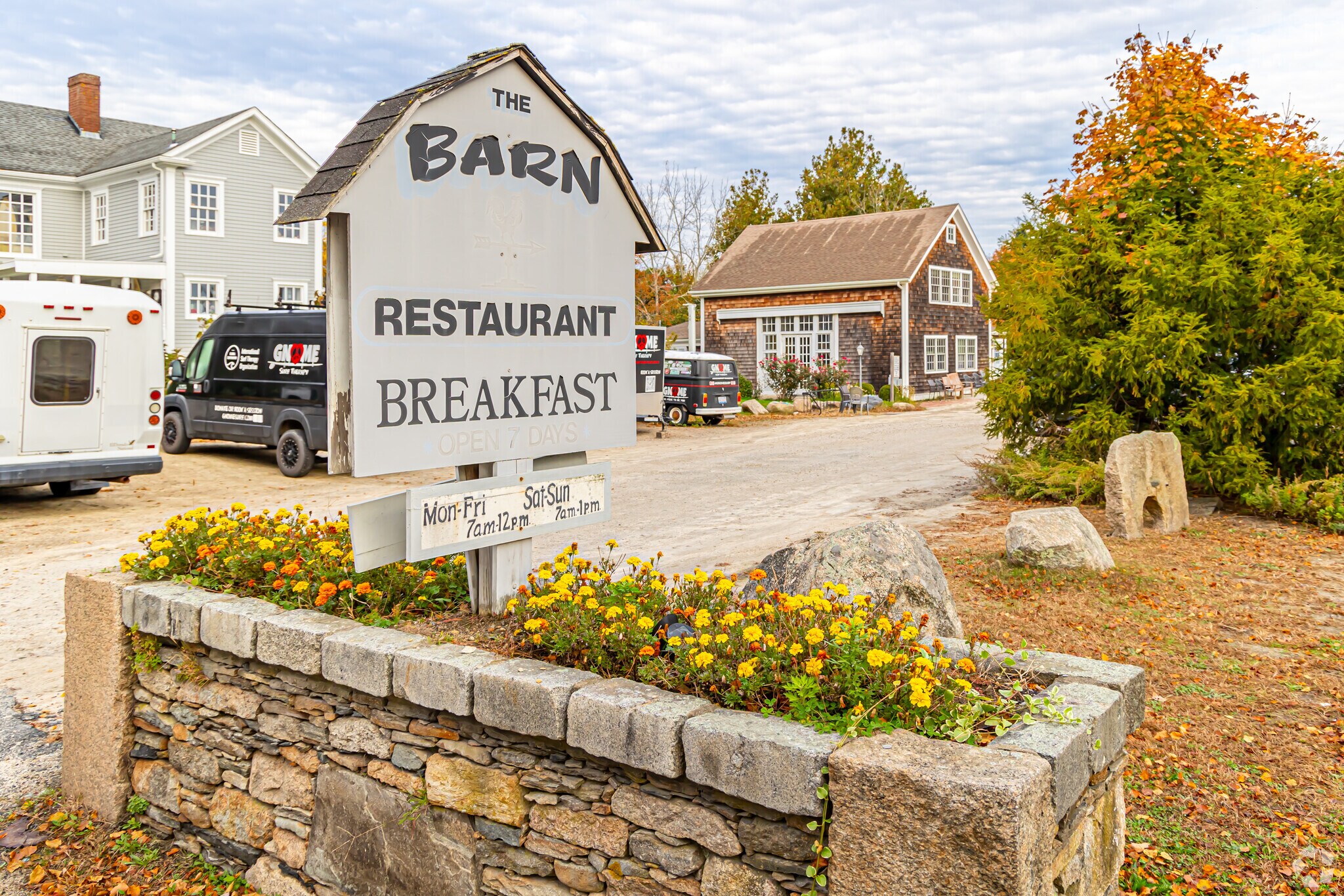 The Barn Restaurant serves homestyle breakfasts in a rustic 2-story renovated barn near Acoaxet.