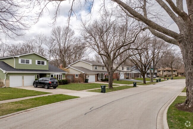 At Willow Wood home prices range from $350,000 to $700,000.