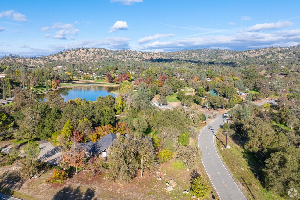 YosemiteLakes_1028461_LM_120325_v1