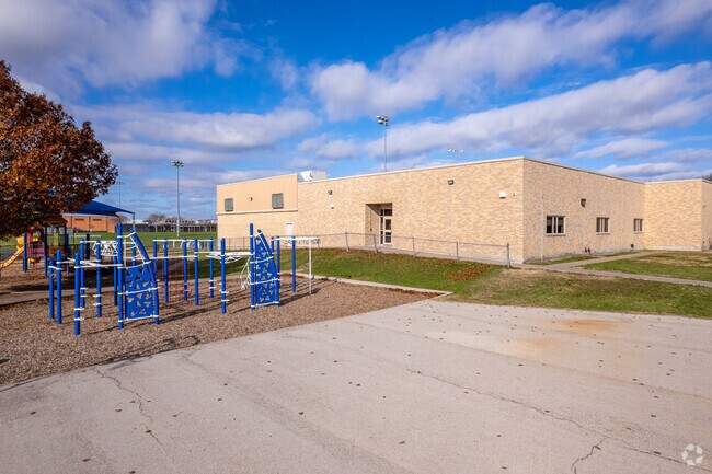 Farmers Branch Elementary School in Farmers Branch, TX.