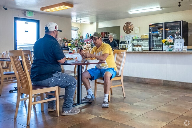Lee Kitchen is a popular place to get Chinese food for lunch in Madera Ranchos.