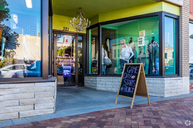 Get decked out from head to toe at Bling Glamour, an affordable Midwest ladies fashion boutique.