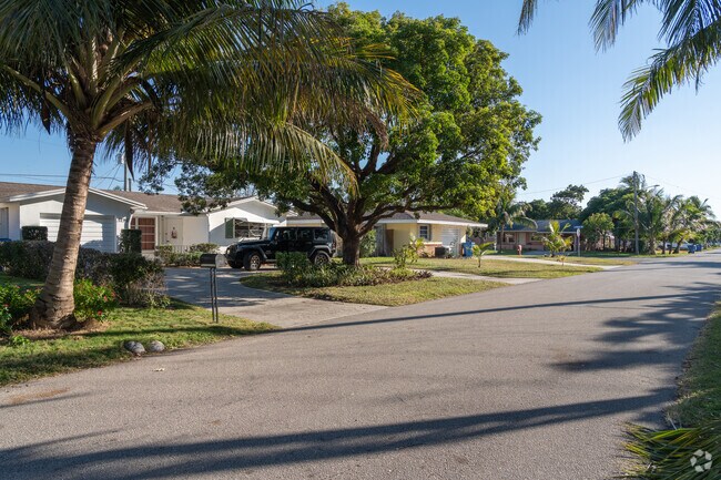 Well-manicured front lawns are typical in Lantana Pines.