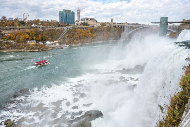 Take the ferry through Niagara falls in East Side.