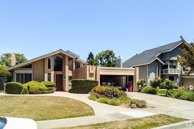 Los Paseos is a cozy neighborhood in the Silicon Valley.