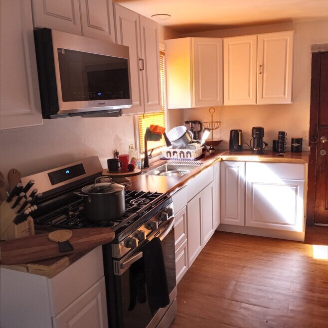 25 Newcomb Place unit 1, Taunton, MA 02780 - photo 1