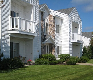 1297 Lachaumiere Dr, Petoskey, MI 49770