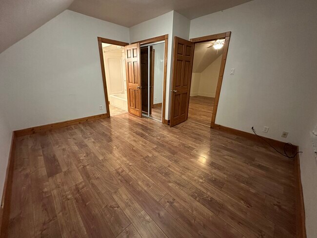 1032 Broadway Ave unit Upper Unit in Duplex, Sheboygan, WI 53081 - photo 6