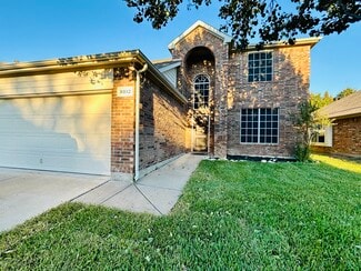 8012 Wyoming Dr, Fort Worth, TX 76131
