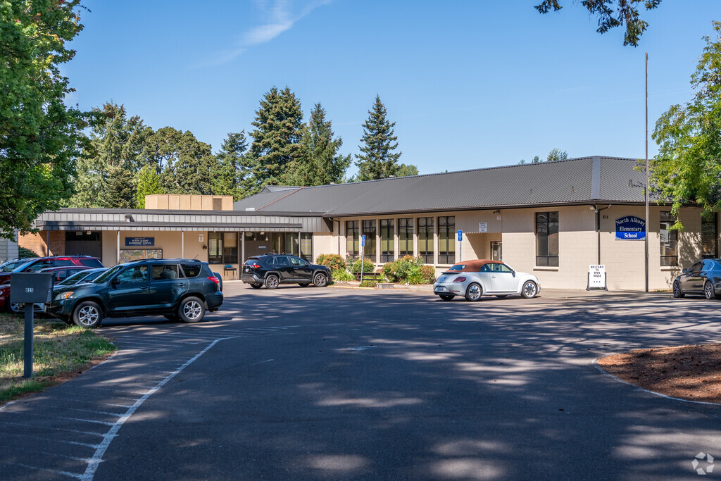 North Albany Elementary School is a public school in Albany, Oregon.