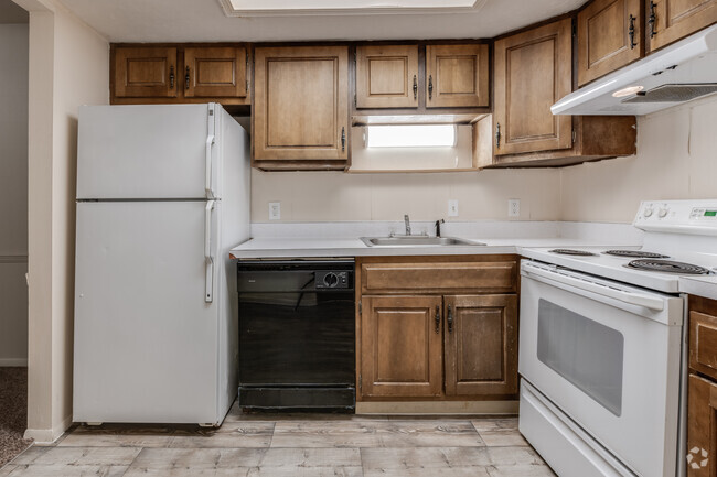 2BR, 2BA - 945 SF