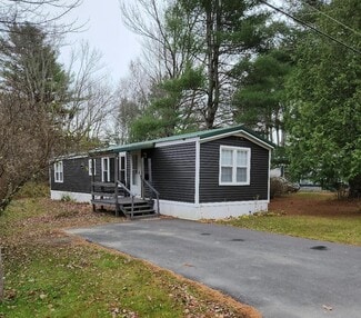 16 Kimberly St, Palmyra, ME 04965