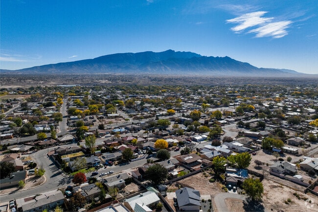 The Bernalillo/Algodones area is mostly residential but provides all necessary amenities.
