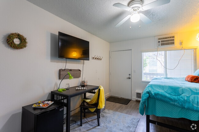 Campus Quad 4BR, 4BA - 1,100 SF