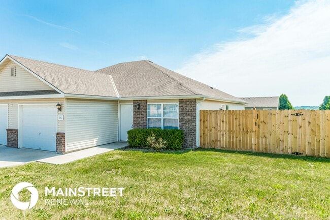 212 Palmer Ct, Pleasant Hill, MO 64080 - photo 2