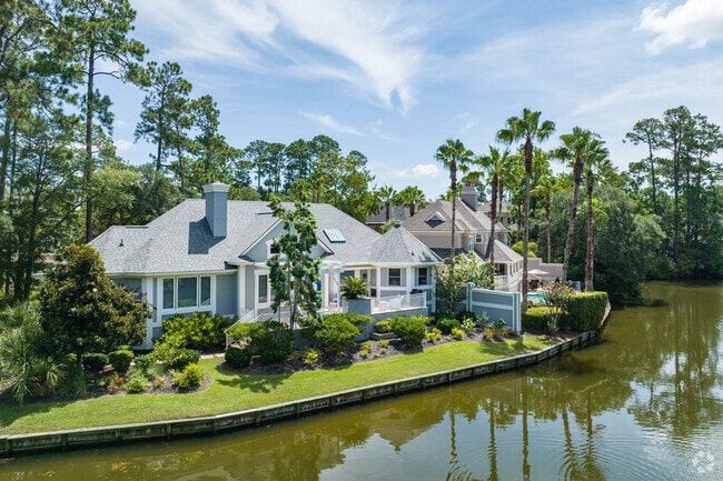 Large waterfront homes in Wexford typically don't sell for anything less than $1million.
