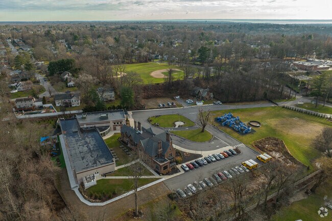 Westchester Torah Academy School at 1000 Pinebrook , New Rochelle, NY offers great education.