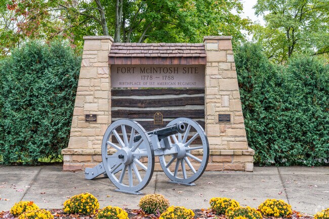 A historic marker for Fort McIntosh sits on the border of Beaver and Vanport.