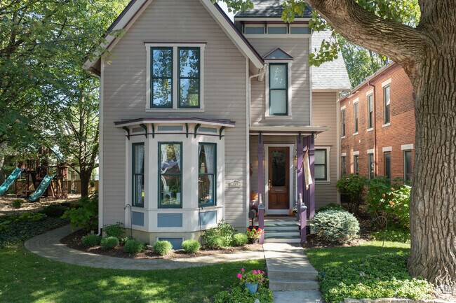 Home prices in McPherson typically range between $170,000 and $270,000.