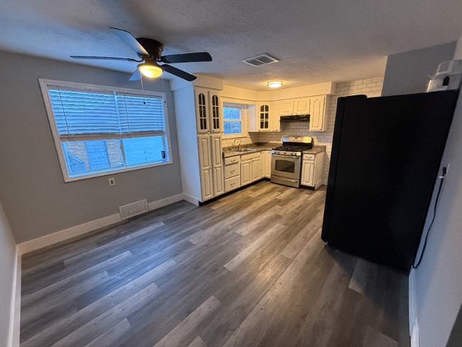 6018 Devlin Ave, Niagara Falls, NY 14304 - photo 2