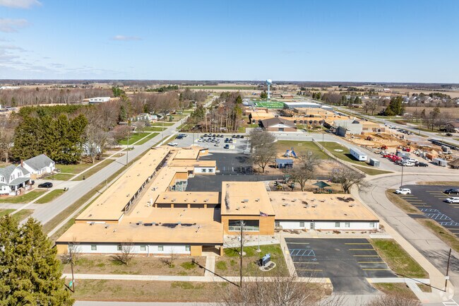A easy-access entrance makes pickups and drop-offs at Hemlock Elementary School easy.